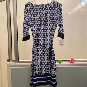 Women’s size medium half sleeve blue black and white Liz Claiborne dress.